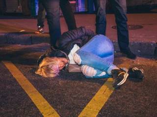В Киеве опьяненные и беременные «гопники» кидались на полицию